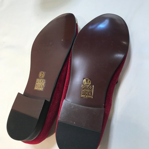 Jitai sz 9 1\2 velvet slip On loafer dress shoes red with gold crest studs - Picture 3 of 8